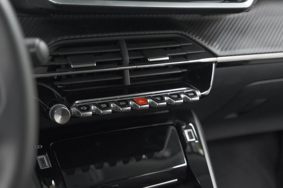Peugeot 2008 PureTech 130 EAT8 Allure Pack | Trekhaak | Camera | Navigatie | Parkeersensoren