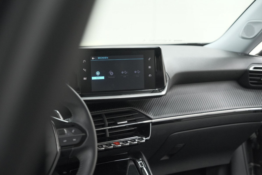 Peugeot 2008 PureTech 130 EAT8 Allure Pack | Trekhaak | Camera | Navigatie | Parkeersensoren