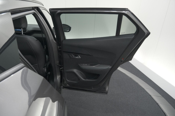 Peugeot 2008 PureTech 130 EAT8 Allure Pack | Trekhaak | Camera | Navigatie | Parkeersensoren