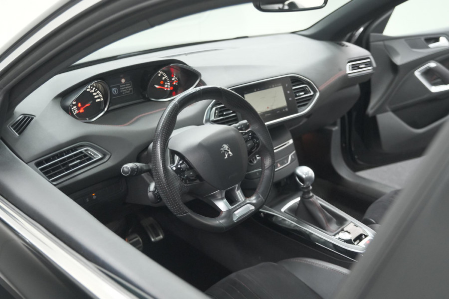 Peugeot 308 SW PureTech 130 GT-line | Trekhaak | Panoramadak | Camera | Alcantara Bekleding | Dodehoekdetectie