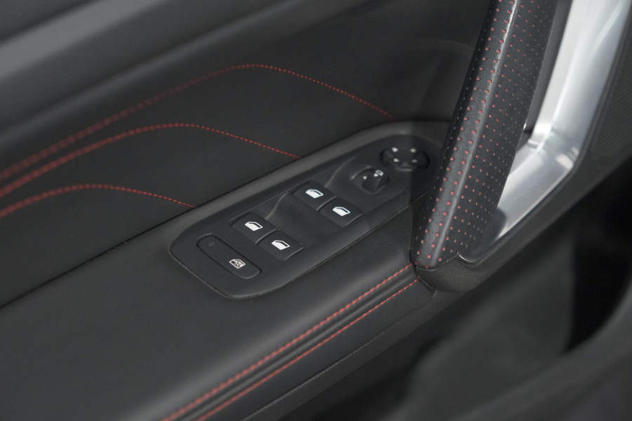 Peugeot 308 SW PureTech 130 GT-line | Trekhaak | Panoramadak | Camera | Alcantara Bekleding | Dodehoekdetectie