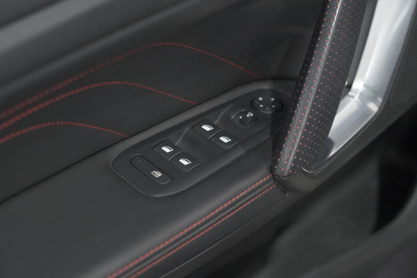 Peugeot 308 SW PureTech 130 GT-line | Trekhaak | Panoramadak | Camera | Alcantara Bekleding | Dodehoekdetectie