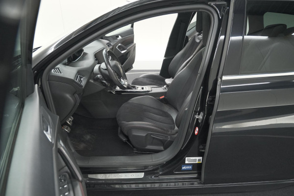 Peugeot 308 SW PureTech 130 GT-line | Trekhaak | Panoramadak | Camera | Alcantara Bekleding | Dodehoekdetectie