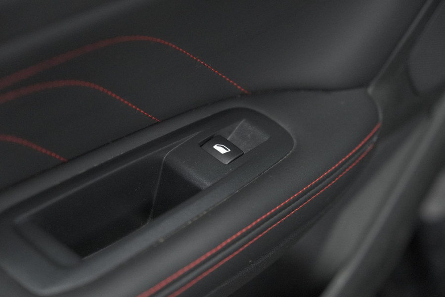 Peugeot 308 SW PureTech 130 GT-line | Trekhaak | Panoramadak | Camera | Alcantara Bekleding | Dodehoekdetectie