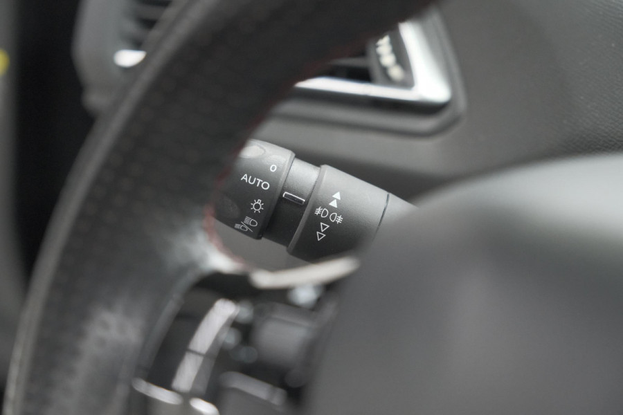 Peugeot 308 SW PureTech 130 GT-line | Trekhaak | Panoramadak | Camera | Alcantara Bekleding | Dodehoekdetectie