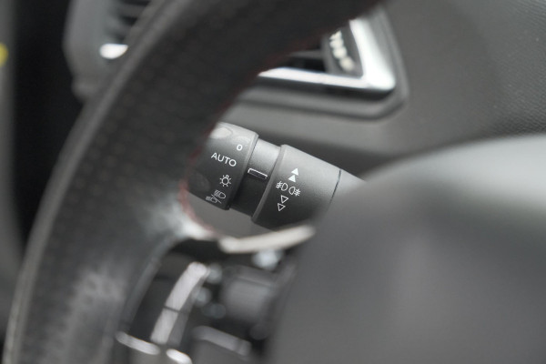 Peugeot 308 SW PureTech 130 GT-line | Trekhaak | Panoramadak | Camera | Alcantara Bekleding | Dodehoekdetectie