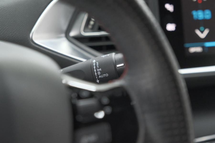 Peugeot 308 SW PureTech 130 GT-line | Trekhaak | Panoramadak | Camera | Alcantara Bekleding | Dodehoekdetectie