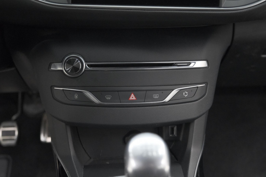 Peugeot 308 SW PureTech 130 GT-line | Trekhaak | Panoramadak | Camera | Alcantara Bekleding | Dodehoekdetectie