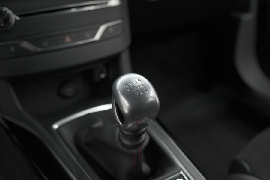 Peugeot 308 SW PureTech 130 GT-line | Trekhaak | Panoramadak | Camera | Alcantara Bekleding | Dodehoekdetectie