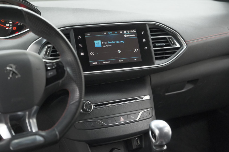 Peugeot 308 SW PureTech 130 GT-line | Trekhaak | Panoramadak | Camera | Alcantara Bekleding | Dodehoekdetectie