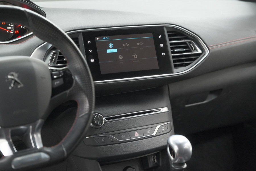 Peugeot 308 SW PureTech 130 GT-line | Trekhaak | Panoramadak | Camera | Alcantara Bekleding | Dodehoekdetectie