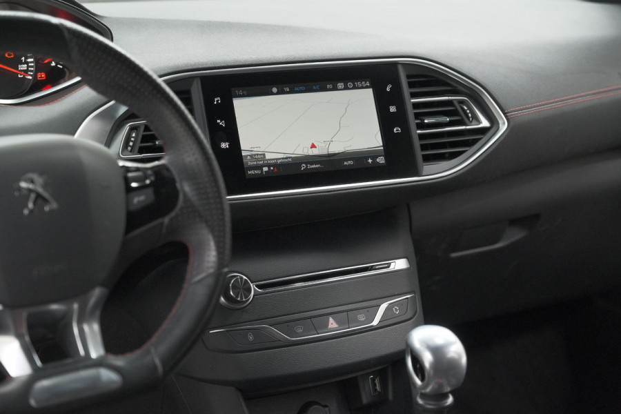 Peugeot 308 SW PureTech 130 GT-line | Trekhaak | Panoramadak | Camera | Alcantara Bekleding | Dodehoekdetectie