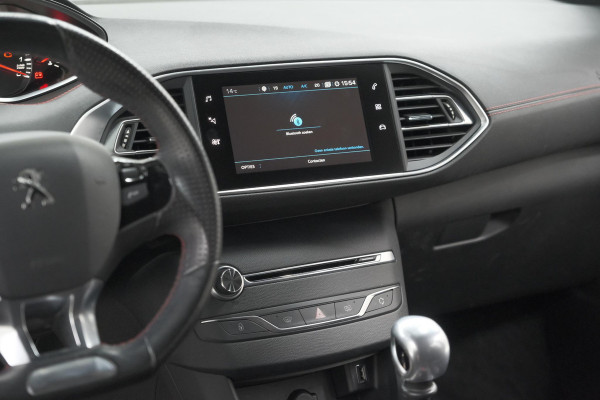 Peugeot 308 SW PureTech 130 GT-line | Trekhaak | Panoramadak | Camera | Alcantara Bekleding | Dodehoekdetectie