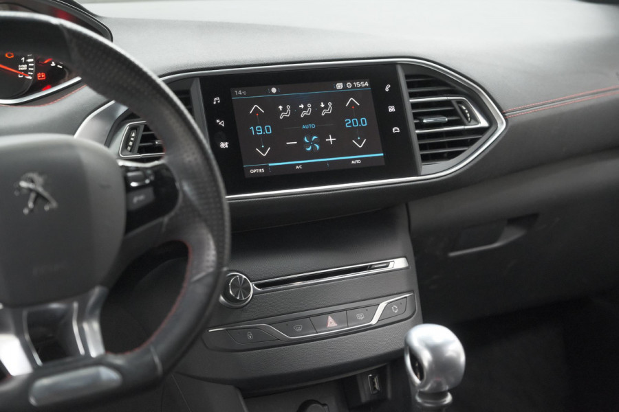 Peugeot 308 SW PureTech 130 GT-line | Trekhaak | Panoramadak | Camera | Alcantara Bekleding | Dodehoekdetectie