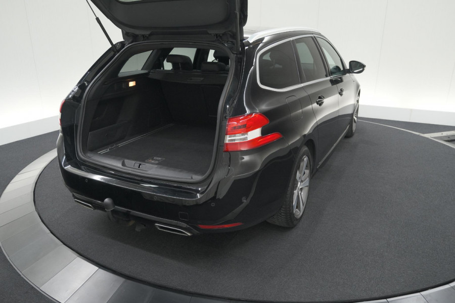 Peugeot 308 SW PureTech 130 GT-line | Trekhaak | Panoramadak | Camera | Alcantara Bekleding | Dodehoekdetectie