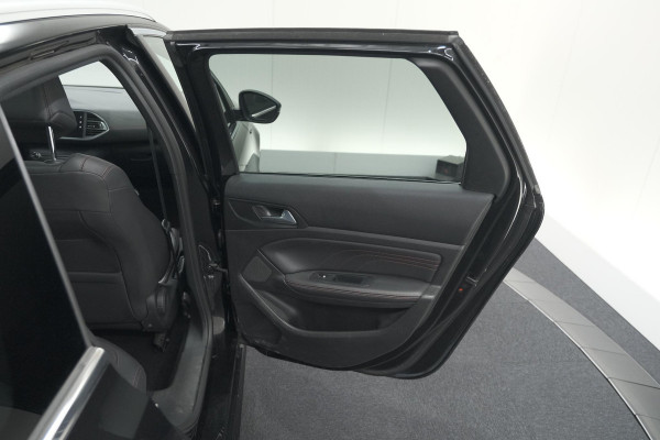 Peugeot 308 SW PureTech 130 GT-line | Trekhaak | Panoramadak | Camera | Alcantara Bekleding | Dodehoekdetectie