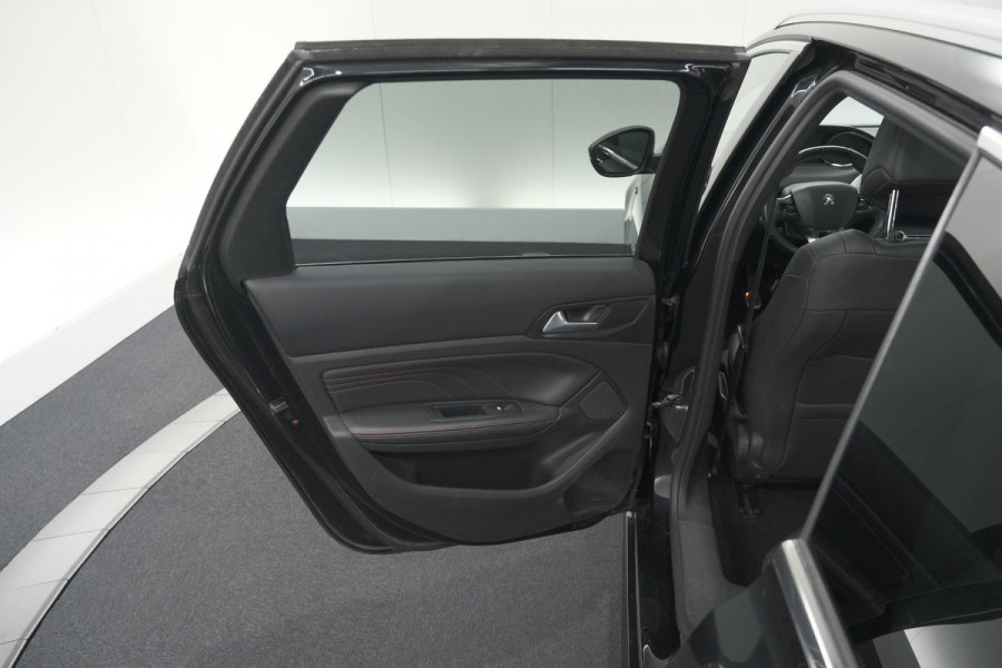 Peugeot 308 SW PureTech 130 GT-line | Trekhaak | Panoramadak | Camera | Alcantara Bekleding | Dodehoekdetectie