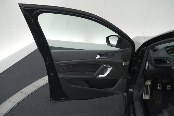 Peugeot 308 SW PureTech 130 GT-line | Trekhaak | Panoramadak | Camera | Alcantara Bekleding | Dodehoekdetectie