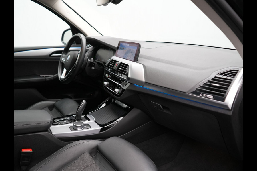 BMW X3 xDrive30e Sportline PHEV 293pk Dealer O.H | Trekhaak Af Fabriek | Panodak | Head Up | Sportstoelen Verwarmd | Sfeerverlichting | Keyless | Apple Carplay | LED Koplampen | Blis | Navigatie | DAB | Cruise Control | Plug In Hybrid |