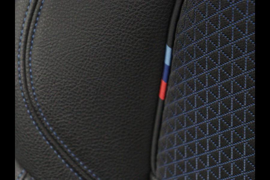 BMW 1-serie 118i M Sport | Panoramadak | Stoelverwarming | Harman/Kardon | Camera | Live Cockpit | Carplay | Sfeerverlichting | Sportstoelen | Full LED | Navigatie | Half leder | Park Assist | Climate control