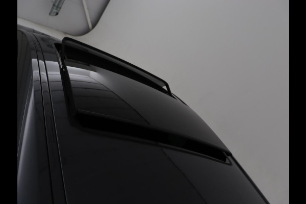 BMW 1-serie 118i M Sport | Panoramadak | Stoelverwarming | Harman/Kardon | Camera | Live Cockpit | Carplay | Sfeerverlichting | Sportstoelen | Full LED | Navigatie | Half leder | Park Assist | Climate control