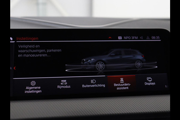 BMW 1-serie 118i M Sport | Panoramadak | Stoelverwarming | Harman/Kardon | Camera | Live Cockpit | Carplay | Sfeerverlichting | Sportstoelen | Full LED | Navigatie | Half leder | Park Assist | Climate control