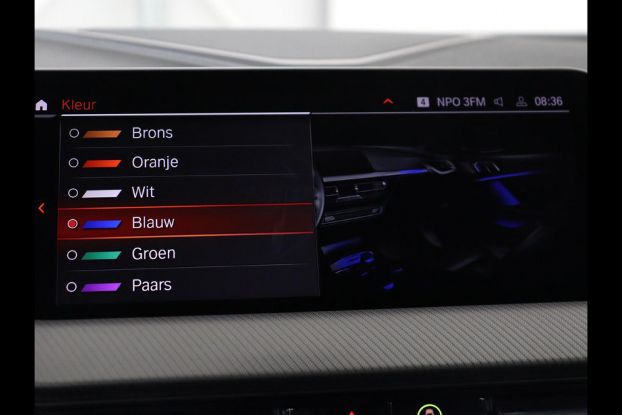 BMW 1-serie 118i M Sport | Panoramadak | Stoelverwarming | Harman/Kardon | Camera | Live Cockpit | Carplay | Sfeerverlichting | Sportstoelen | Full LED | Navigatie | Half leder | Park Assist | Climate control