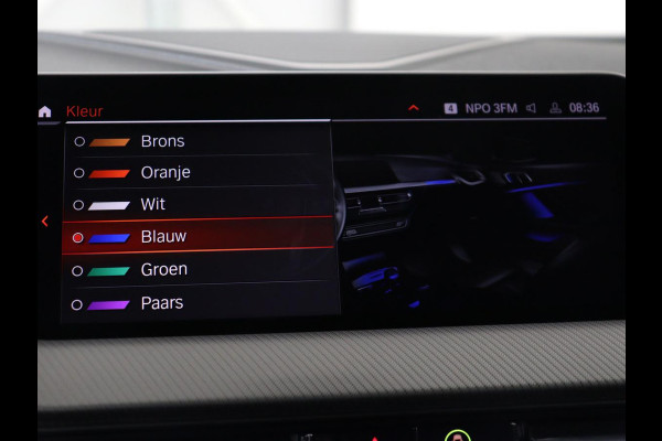 BMW 1-serie 118i M Sport | Panoramadak | Stoelverwarming | Harman/Kardon | Camera | Live Cockpit | Carplay | Sfeerverlichting | Sportstoelen | Full LED | Navigatie | Half leder | Park Assist | Climate control