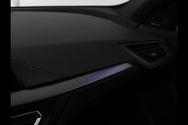 BMW 1-serie 118i M Sport | Panoramadak | Stoelverwarming | Harman/Kardon | Camera | Live Cockpit | Carplay | Sfeerverlichting | Sportstoelen | Full LED | Navigatie | Half leder | Park Assist | Climate control