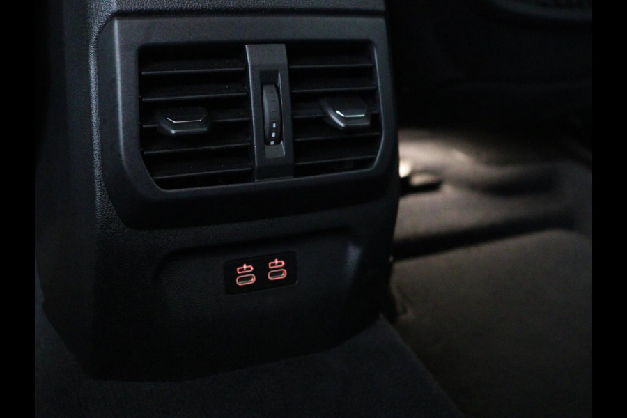 BMW 1-serie 118i M Sport | Panoramadak | Stoelverwarming | Harman/Kardon | Camera | Live Cockpit | Carplay | Sfeerverlichting | Sportstoelen | Full LED | Navigatie | Half leder | Park Assist | Climate control