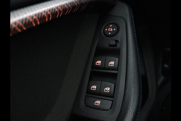 BMW 1-serie 118i M Sport | Panoramadak | Stoelverwarming | Harman/Kardon | Camera | Live Cockpit | Carplay | Sfeerverlichting | Sportstoelen | Full LED | Navigatie | Half leder | Park Assist | Climate control