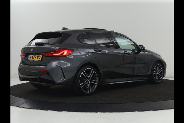 BMW 1-serie 118i M Sport | Panoramadak | Stoelverwarming | Harman/Kardon | Camera | Live Cockpit | Carplay | Sfeerverlichting | Sportstoelen | Full LED | Navigatie | Half leder | Park Assist | Climate control