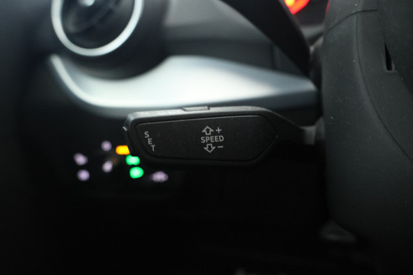 Audi Q2 30 TFSI Sport S-line! Leer, Alles in kleur!