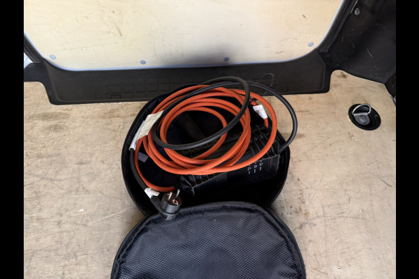 Peugeot e-Expert 75kWh L3H1 330km WLTP 92.9% (SOH) 136PK Snelladen Dubbele Schuif Carplay Climate Control Camera Cruise Control Parkeersensoren