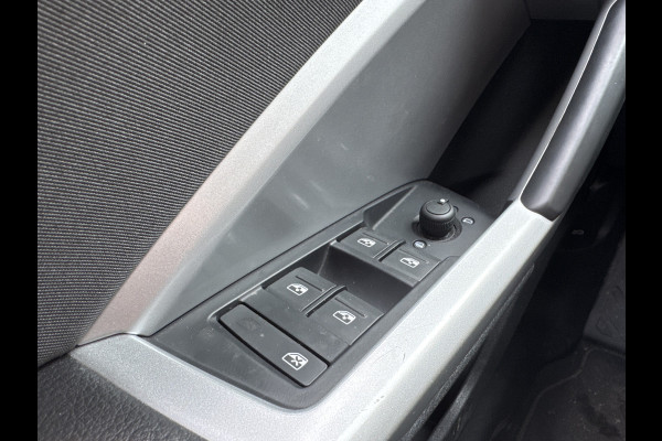 Audi Q3 Sportback 45 TFSI e 245PK BUSINESS EDITION CARPLAY/ACC/STUURVERW.