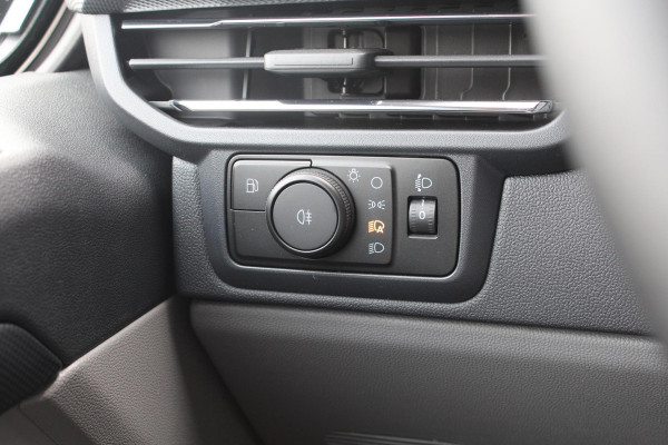 Ford Transit Custom 340 2.5 PHEV L2H1 Limited 233pk | Kombi | Incl. BTW/BPM | Dubbele zijschuifdeur | Privacy Glass | Inklapbare trekhaak | 17 inch lichtmetalen velgen | Driver Assistance Pack Premium | Verwarmbaar stuurwiel