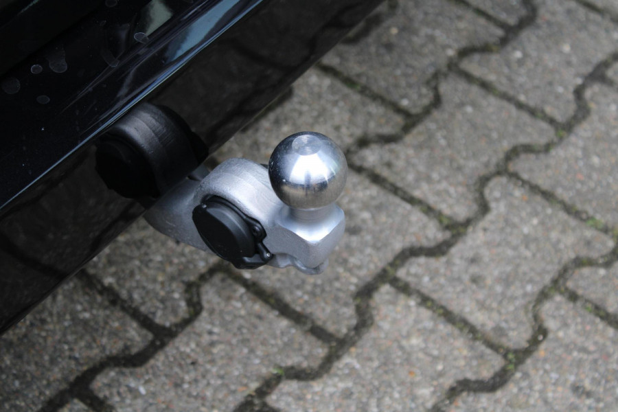 Ford Transit Custom 340 2.5 PHEV L2H1 Limited 233pk | Kombi | Incl. BTW/BPM | Dubbele zijschuifdeur | Privacy Glass | Inklapbare trekhaak | 17 inch lichtmetalen velgen | Driver Assistance Pack Premium | Verwarmbaar stuurwiel