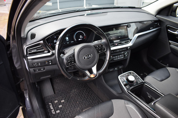 Kia e-Niro DynamicLine 64 kWh | 3 Fase | Navi | Carplay | 17"| Stoelverwarming | Climate