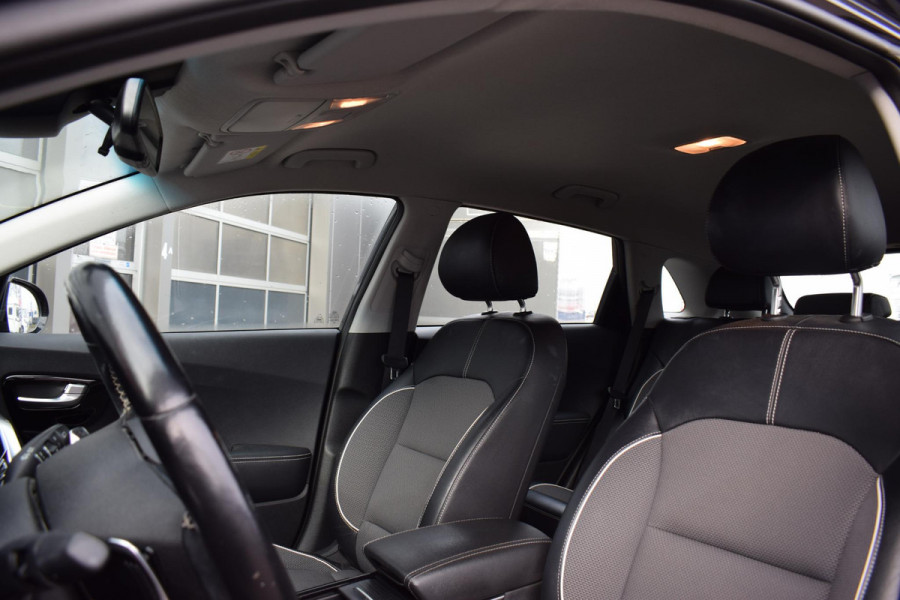 Kia e-Niro DynamicLine 64 kWh | 3 Fase | Navi | Carplay | 17"| Stoelverwarming | Climate
