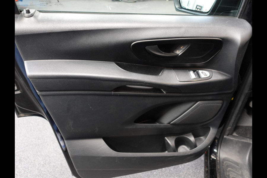 Mercedes-Benz Vito 111 CDI Functional Lang L2 Trekhaak Airco Navigatie Cruise control Parkeersensoren