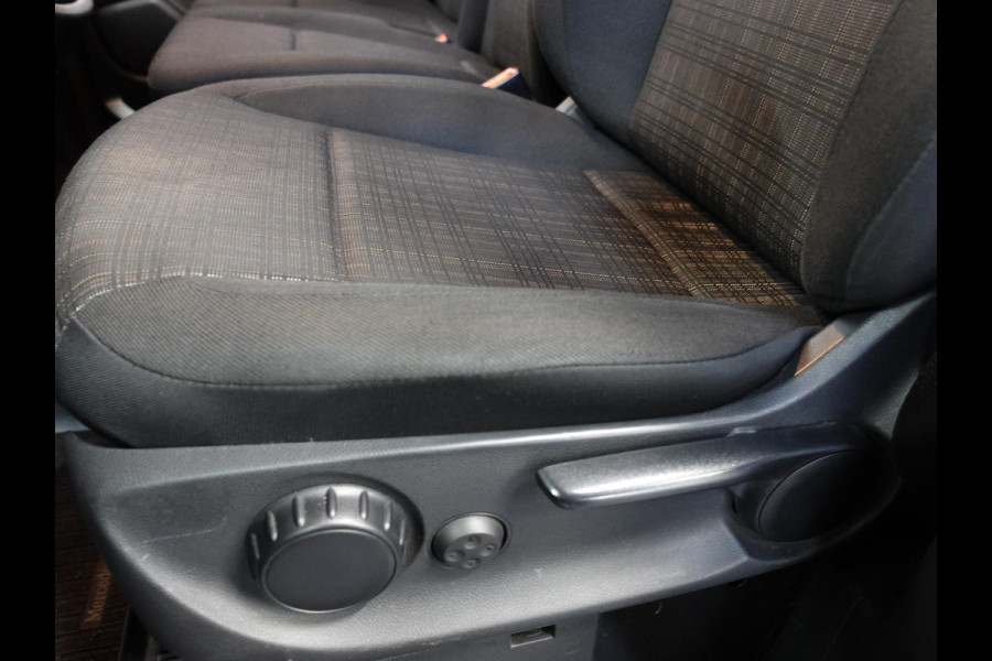 Mercedes-Benz Vito 111 CDI Functional Lang L2 Trekhaak Airco Navigatie Cruise control Parkeersensoren