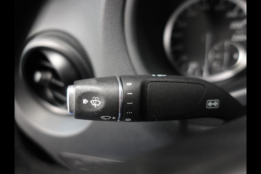 Mercedes-Benz Vito 111 CDI Functional Lang L2 Trekhaak Airco Navigatie Cruise control Parkeersensoren