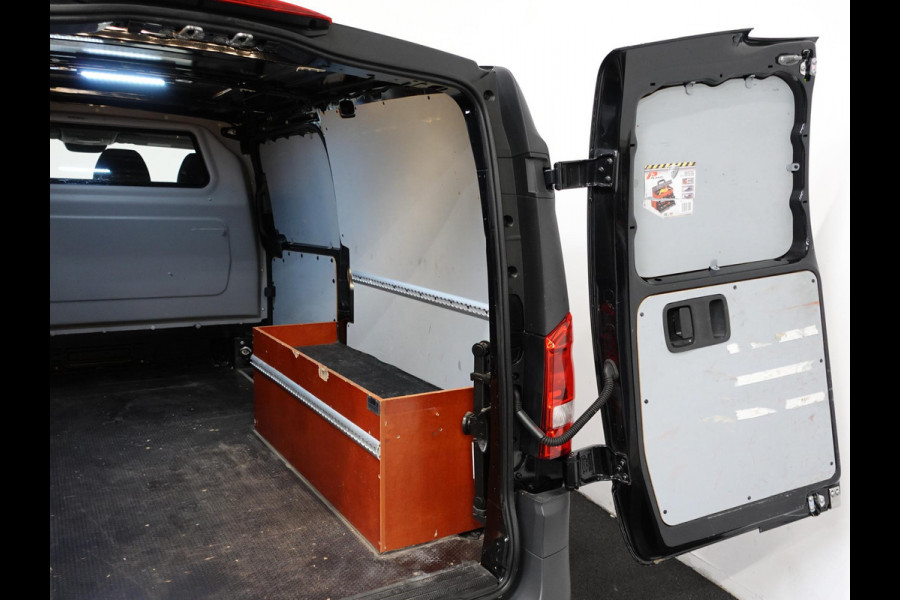 Mercedes-Benz Vito 111 CDI Functional Lang L2 Trekhaak Airco Navigatie Cruise control Parkeersensoren