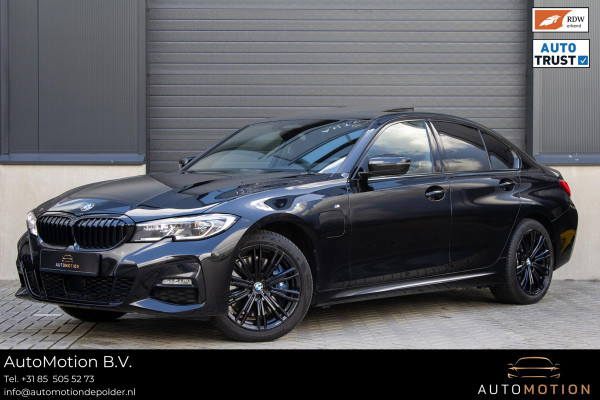 BMW 3-serie 330e PANO MEMORY M PAKKET CAMERA HUD TREKHAAK