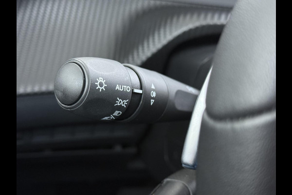 Peugeot 208 1.2 Hybrid 110 e-DCS6 Allure RIJKLAARPRIJS | FABRIEKSGARANTIE t/m 03-2027 |  KEYLESS ENTRY | APPLE CARPLAY-ANDROID AUTO| PARKEERSENSOREN VOOR EN ACHTER |