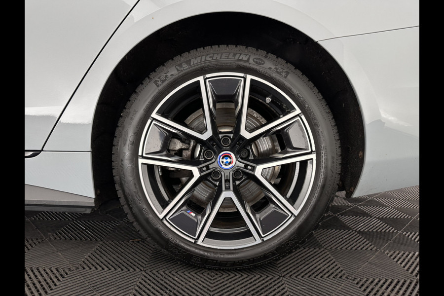 BMW i4 eDrive40 84 kWh M-Sport *M50 JAHRE* [ 3-Fase-11 kW ] {SOH-96%} (INCL-BTW) *LEATHER-ALCANTARA | FULL-LED | ADAPTIVE-CRUISE | HEATED-SPORTSEATS | CAMERA | DAB | DIGI-COCKPIT | NAVI-FULLMAP | AMBIENT-LIGHT | ECC | PDC | CARPLAY | KEYLESS | SHIFTPADDLES | 18