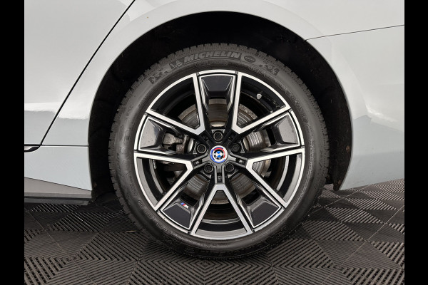 BMW i4 eDrive40 84 kWh M-Sport *M50 JAHRE* [ 3-Fase-11 kW ] {SOH-96%} (INCL-BTW) *LEATHER-ALCANTARA | FULL-LED | ADAPTIVE-CRUISE | HEATED-SPORTSEATS | CAMERA | DAB | DIGI-COCKPIT | NAVI-FULLMAP | AMBIENT-LIGHT | ECC | PDC | CARPLAY | KEYLESS | SHIFTPADDLES | 18