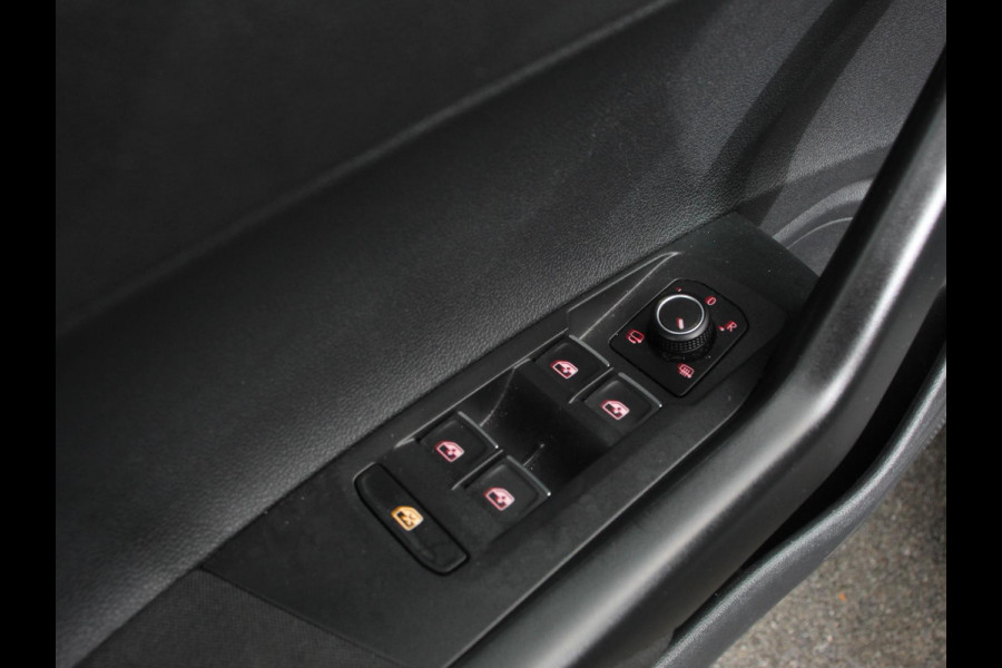 Volkswagen Polo 2.0 TSI GTI 200 PK | Navigatie | Climate control | Adaptieve cruise control | Digital dashboard | Parkeersensoren | Camera | Stoelverwarming | Apple Carplay/ Android Auto | LED | Lichtmetalen velgen