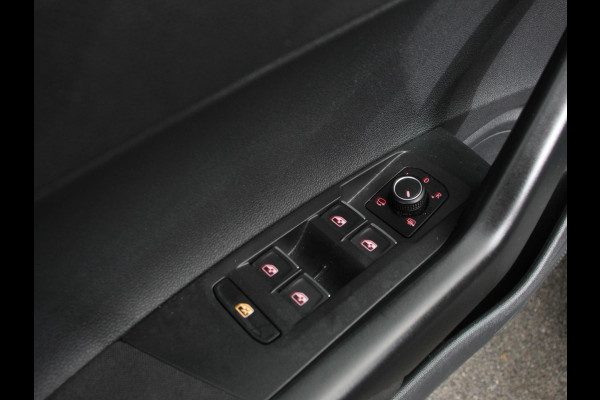 Volkswagen Polo 2.0 TSI GTI 200 PK | Navigatie | Climate control | Adaptieve cruise control | Digital dashboard | Parkeersensoren | Camera | Stoelverwarming | Apple Carplay/ Android Auto | LED | Lichtmetalen velgen