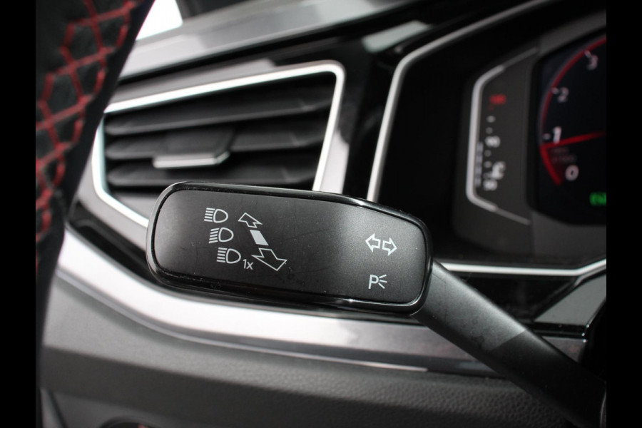 Volkswagen Polo 2.0 TSI GTI 200 PK | Navigatie | Climate control | Adaptieve cruise control | Digital dashboard | Parkeersensoren | Camera | Stoelverwarming | Apple Carplay/ Android Auto | LED | Lichtmetalen velgen